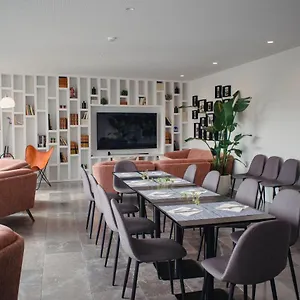 A House In - Adults Only Hotell
